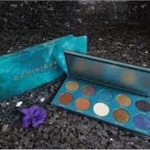NEW - Dominic the moment eyeshadow palette